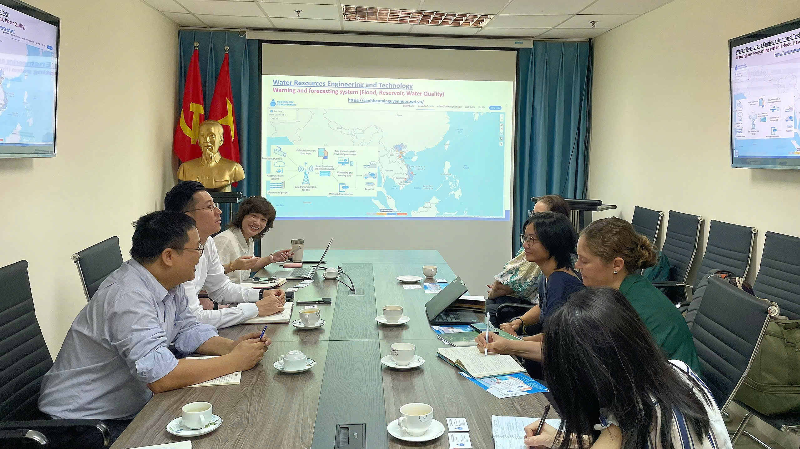 Làm việc với Water Stewardship Vietnam và Australian Water Partnership về hợp tác quản lý tài nguyên nước